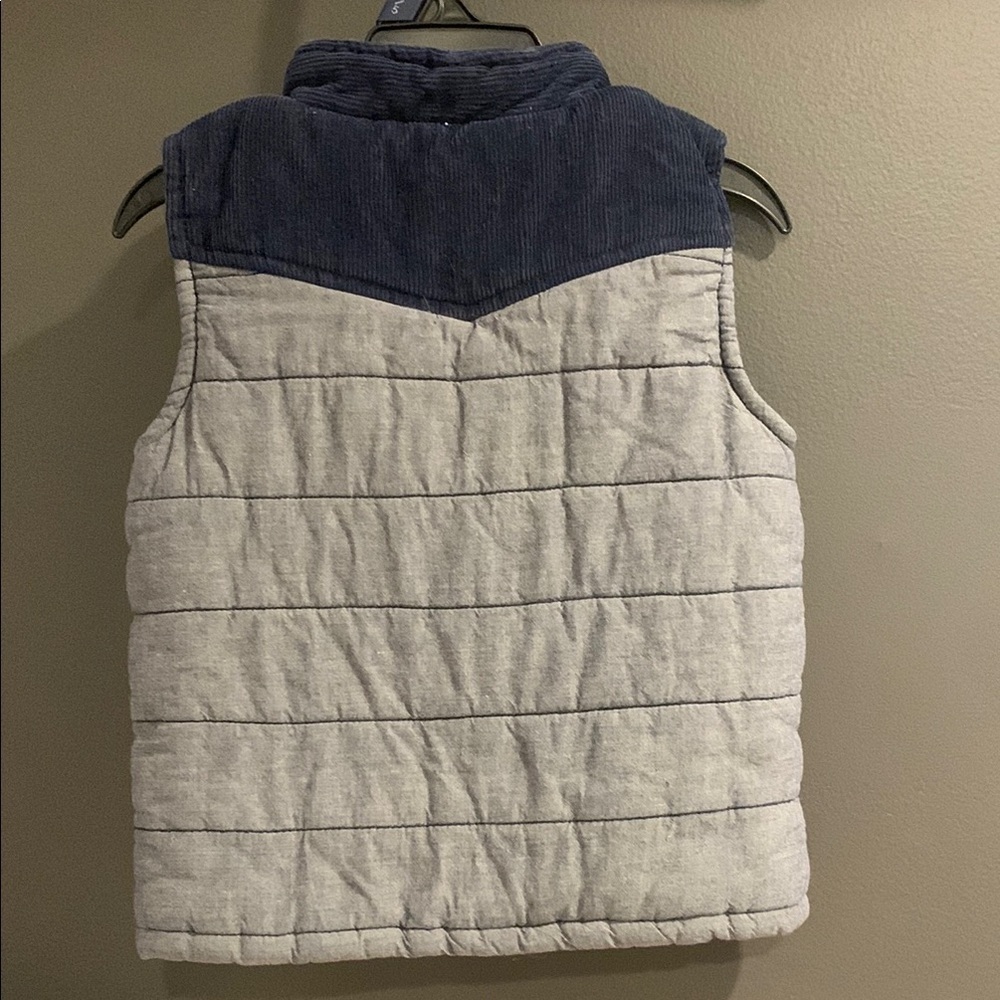 Oshkosh Gray Quilted Vest size 3T - Picture 2 of 3